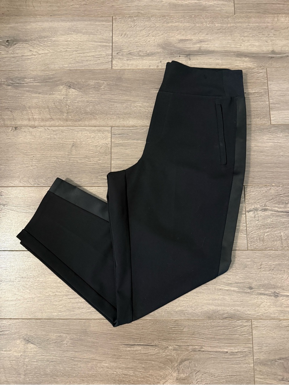 Athleta Endless high rise pant with Satin Side